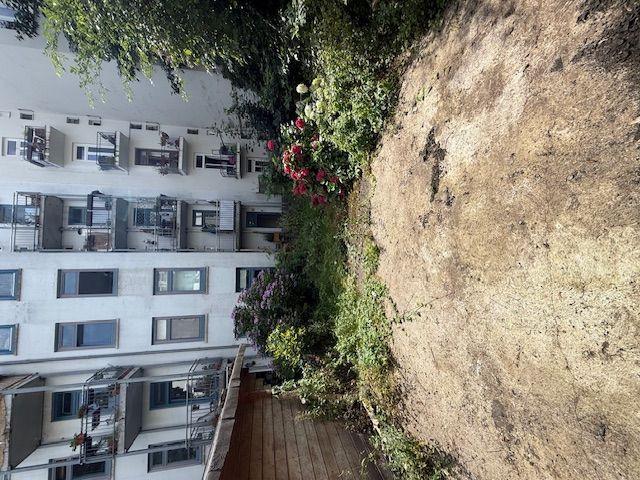 Hinterhof mit Gartenblick
