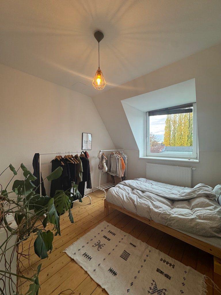 Loftartige 3 Zi.Dachgeschosswohnung mit offener EBK und sonniger Loggia - Photo 5