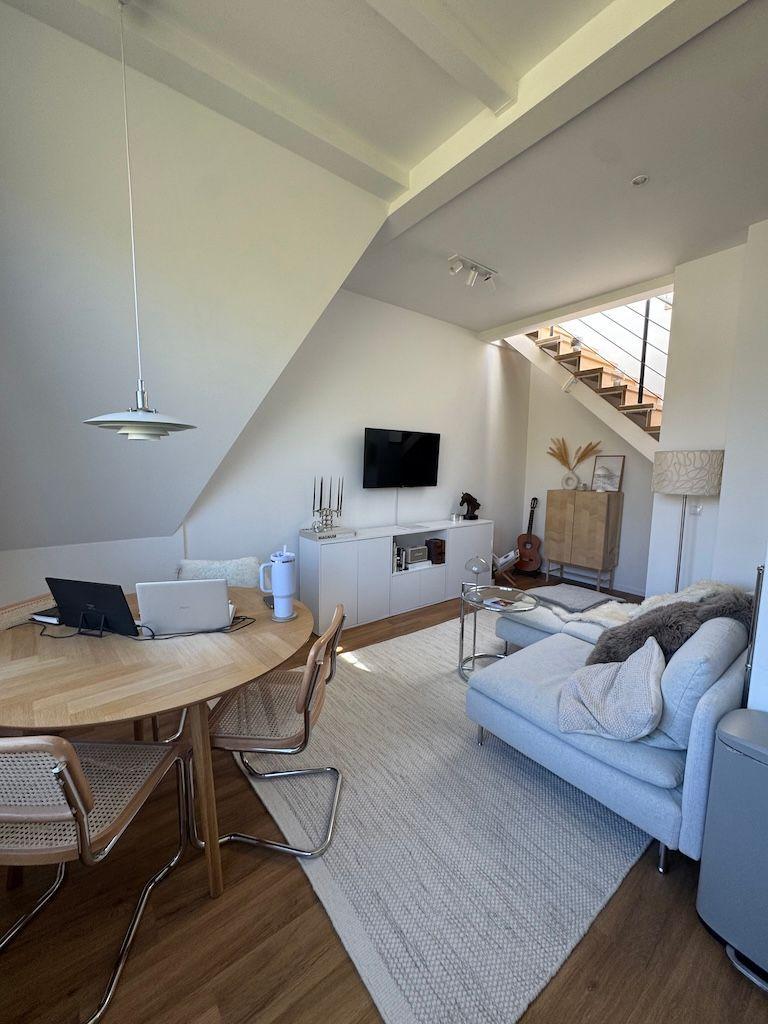 Helle 2-Zimmer DG-Wohnung mit Dachterrasse in Toplage Winterhude - Photo 1