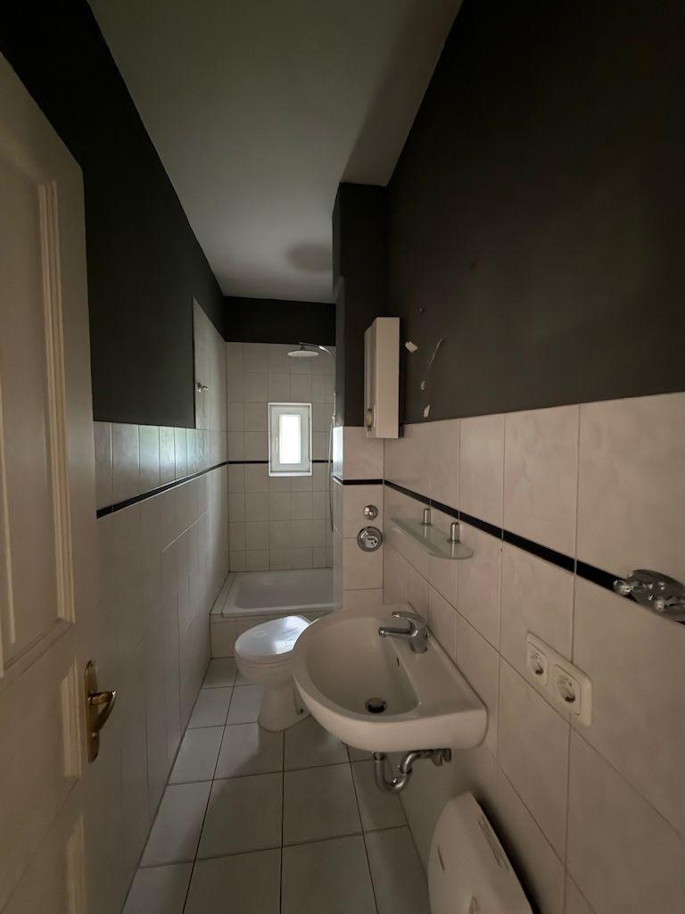 Klassische 3-Zi.-Altbau-Whg. mit Balkon & Wohnküche in ruhiger Lage Barmbek/ Süd - Photo 4