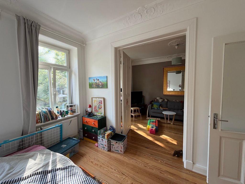 Helle 2 Zimmer-Altbauwohnung mit Balkon in Toplage von Winterhude - Photo 4