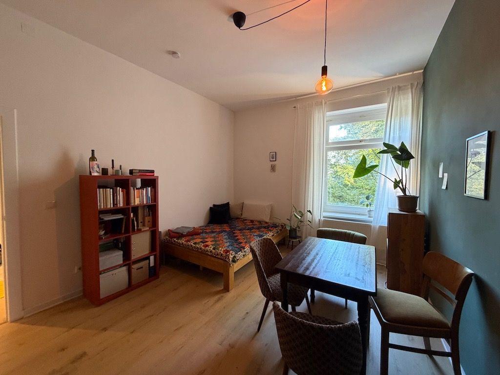 Sanierte 3-Zi.-Altbau-Whg. mit Balkon in ruhiger Lage von Barmbek - Foto 1
