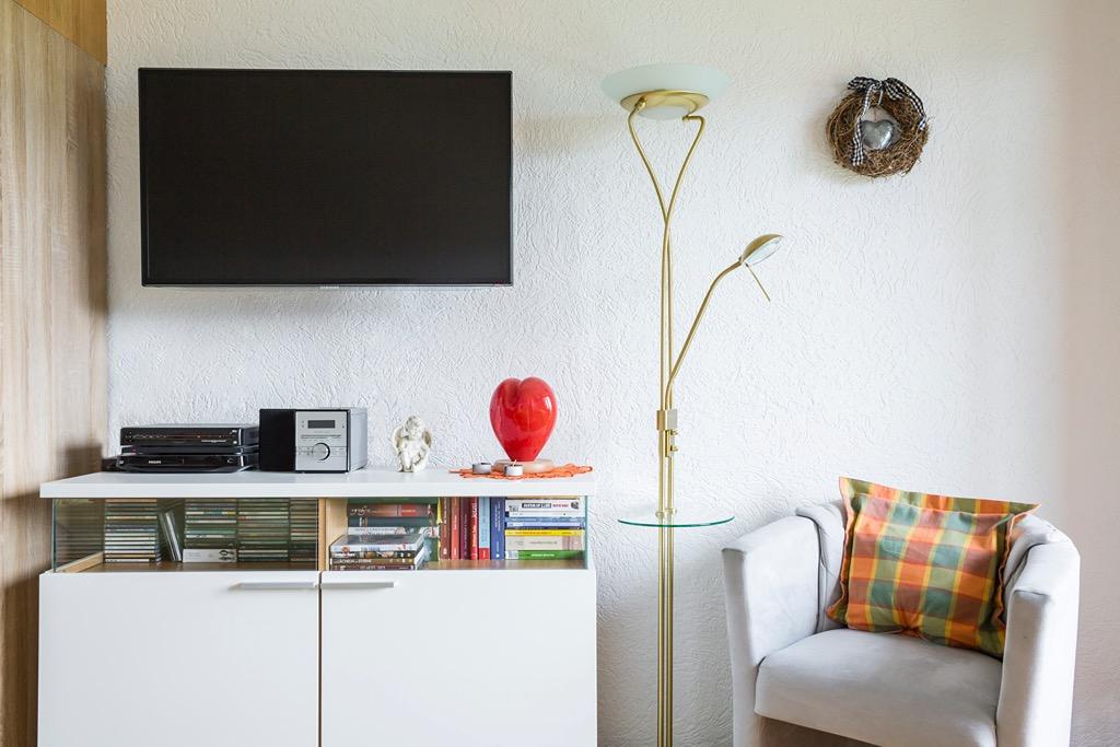 TV Samsung und Sideboard .jpeg