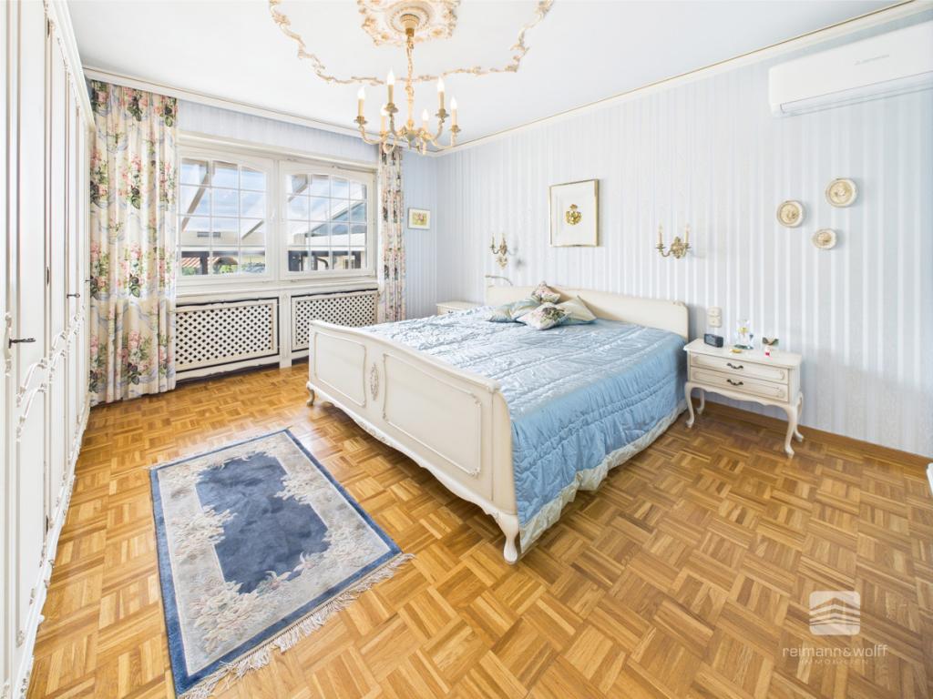 Schlafzimmer 1/4