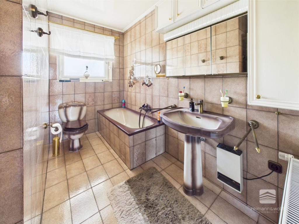 Badezimmer 1/2