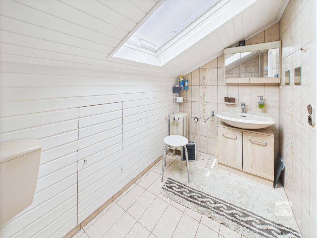 Badezimmer 2/2
