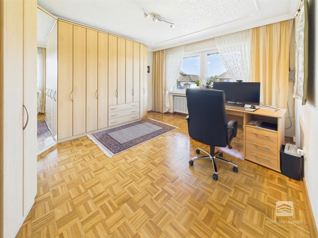 Schlafzimmer 2/4