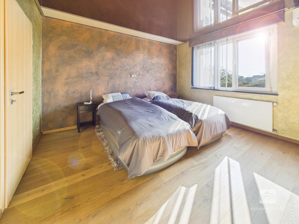 Schlafzimmer 1/3