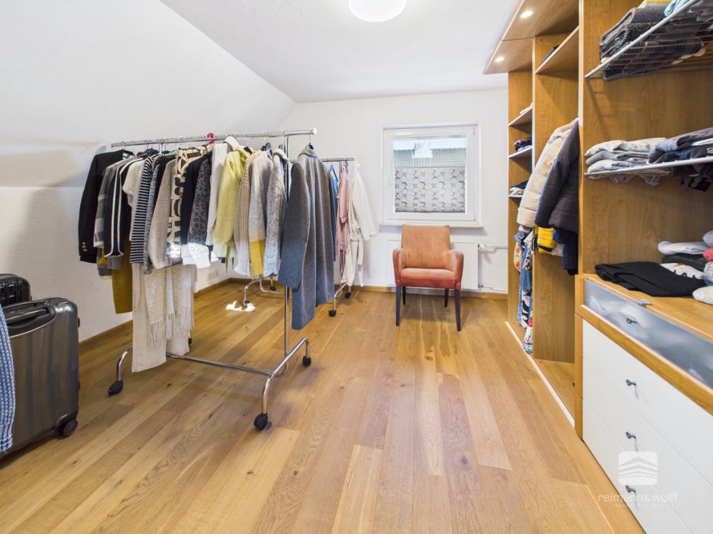 Schlafzimmer 2/3 od. Ankleide