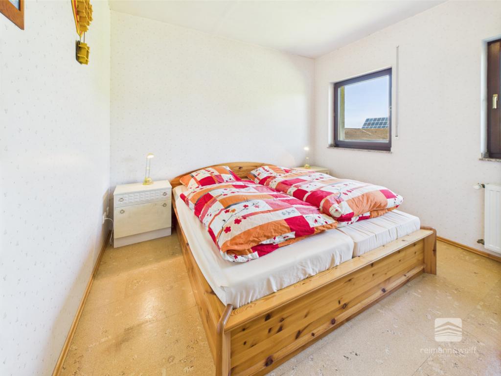 Schlafzimmer 1/3