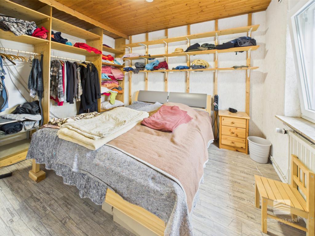 Schlafzimmer 2/3