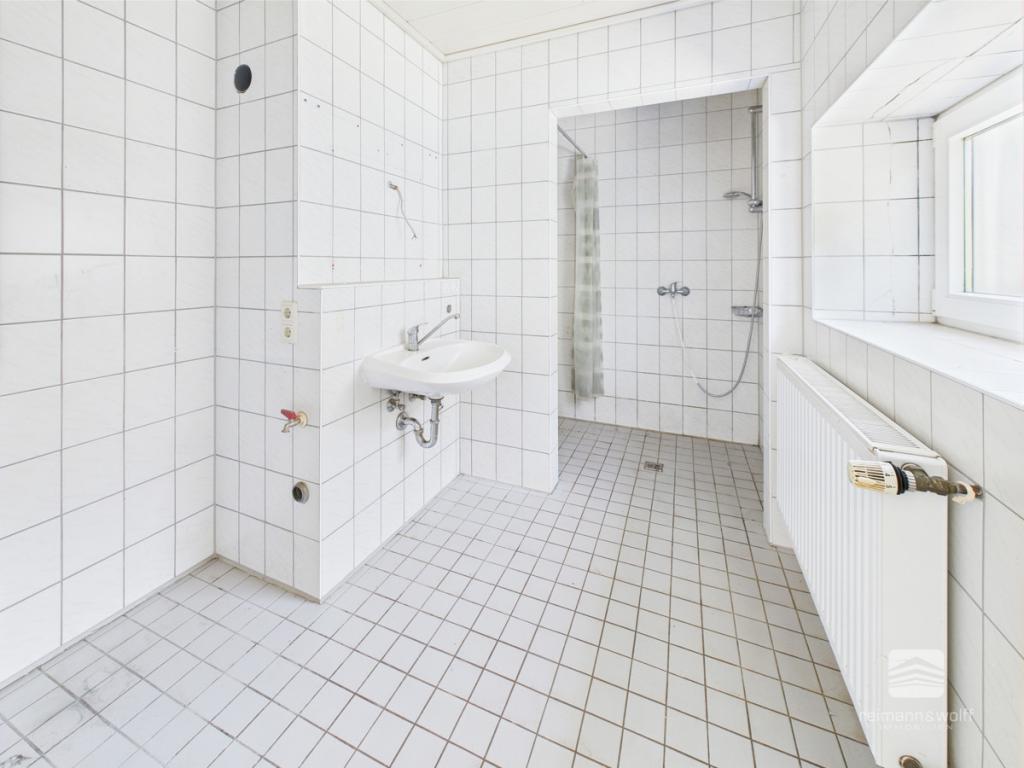 Badezimmer 1/2