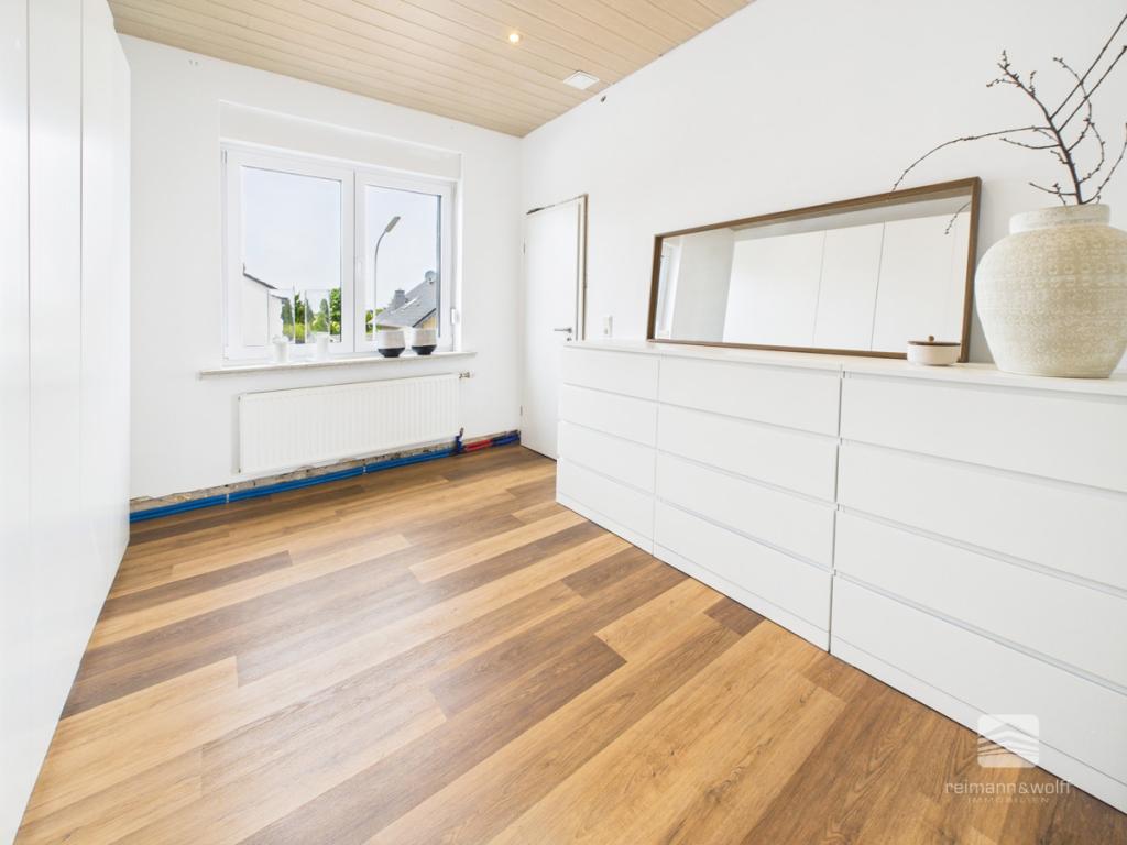 Ankleide-/Schlafzimmer 1/4