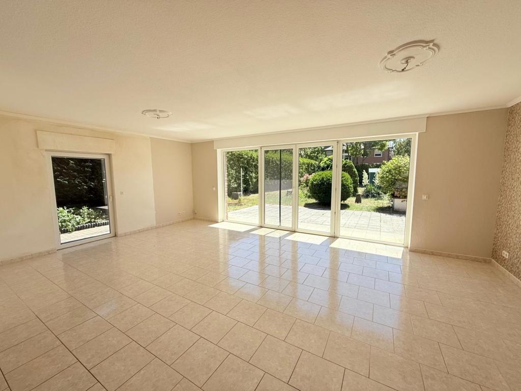 Wohnzimmer mit Terrasse