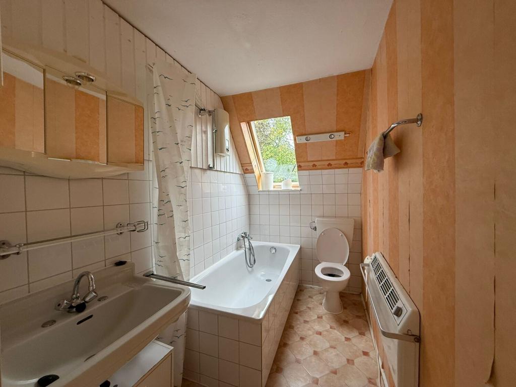 DG, Bad mit Badewannw