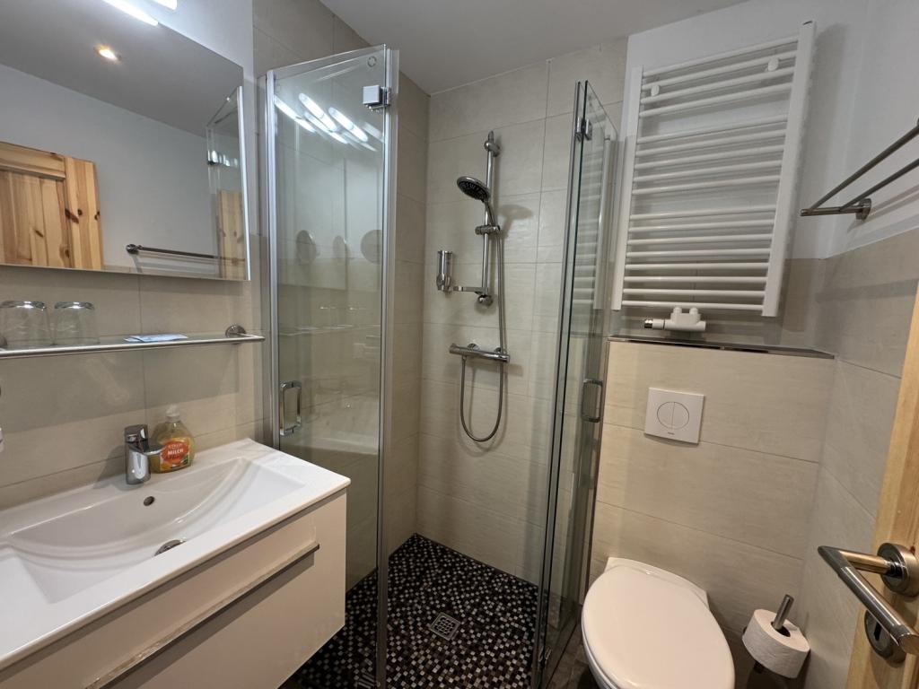 cda0bb72-0ca3-4ae4-b066-502c350ce56a.jpg