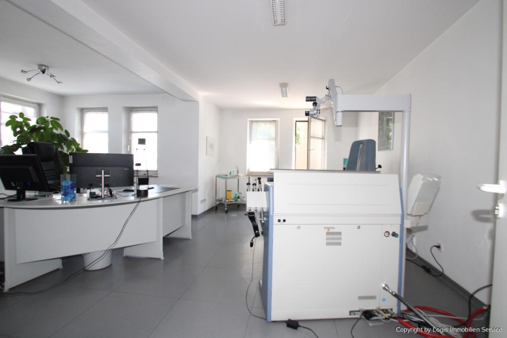Behandlung/Büro