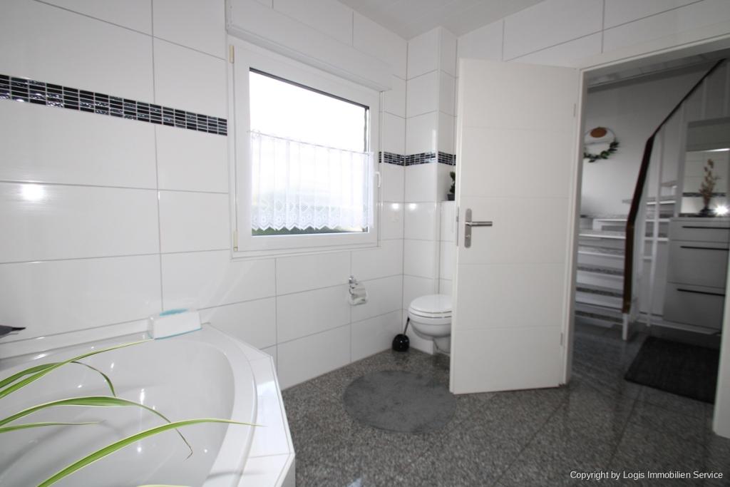 Erstes Badezimmer