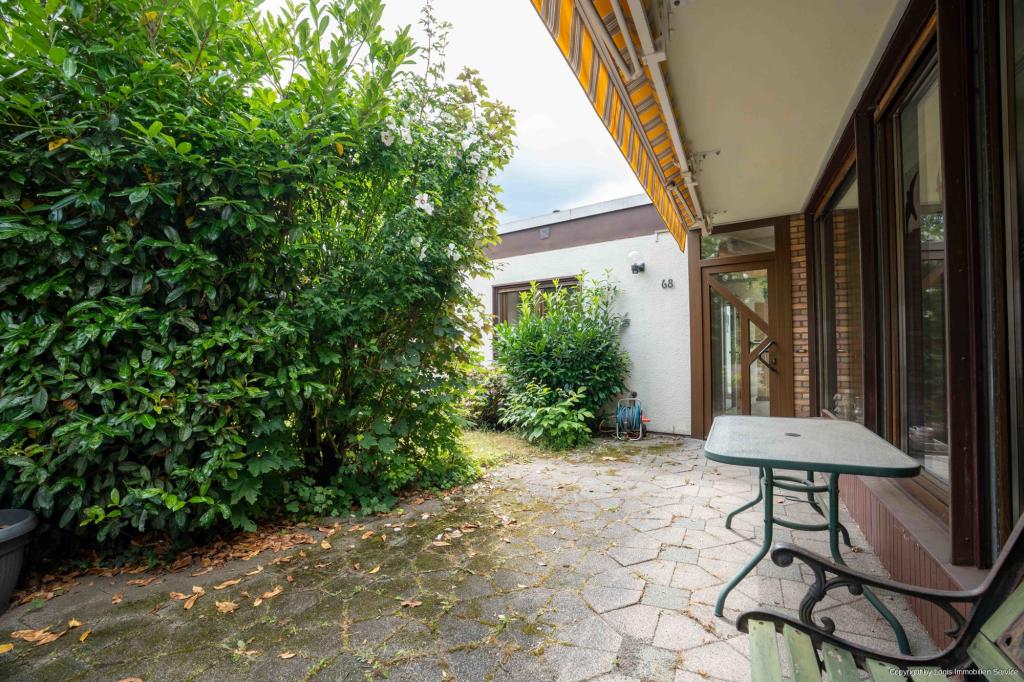 Hauszugang & Terrasse