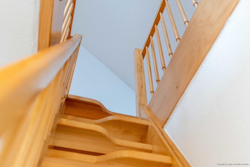 Treppe zum Spitzgiebel