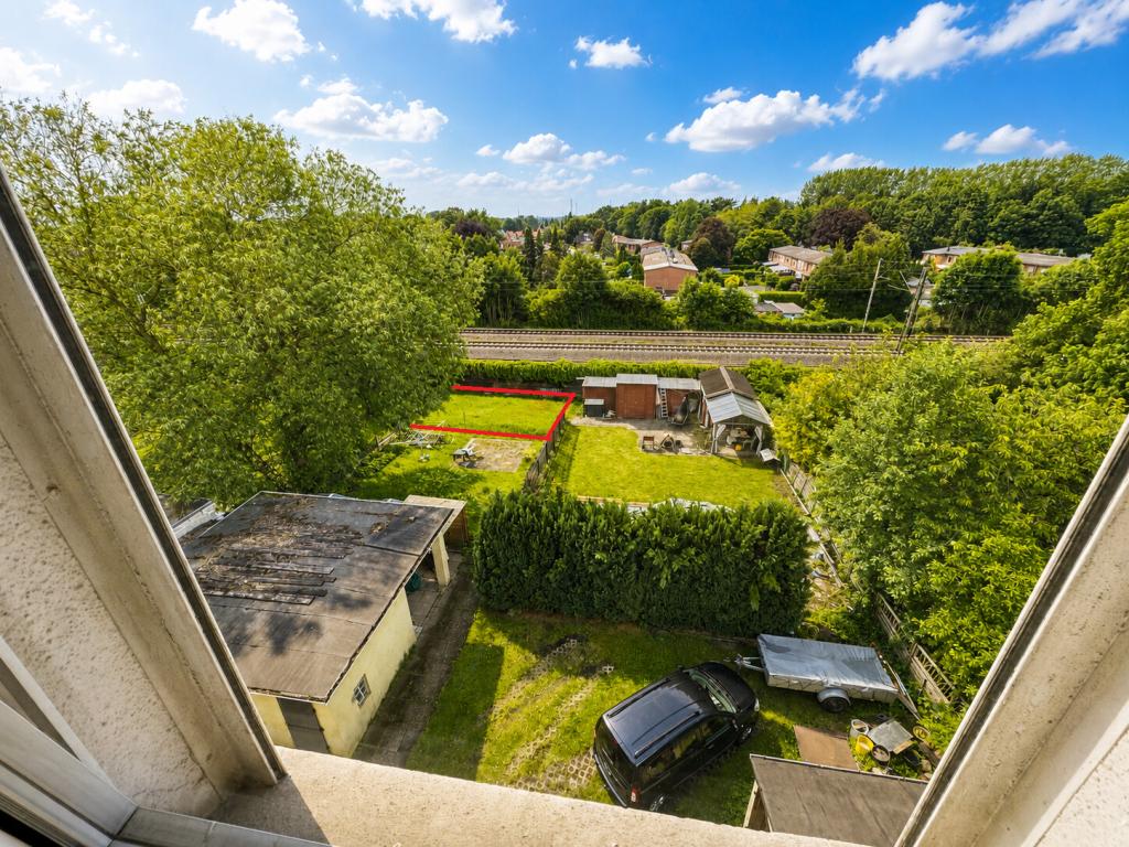 Großzügige Dachgeschosswohnung in Altbauvilla - Photo 4