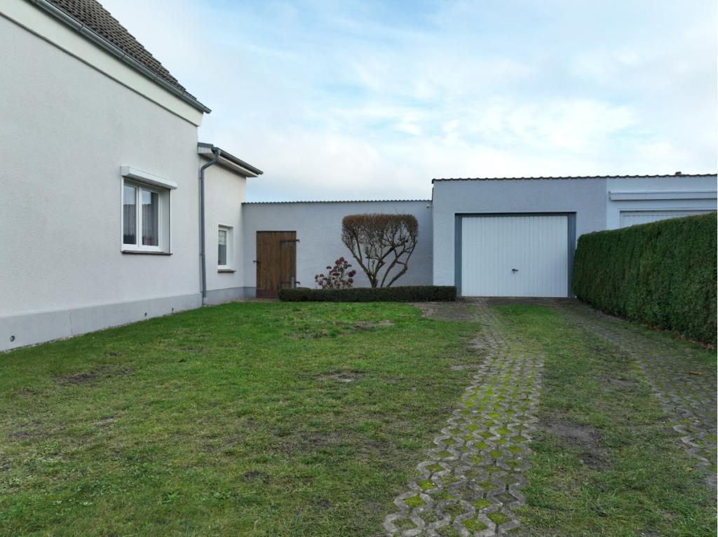 Zufahrt zur zweiten Garage
