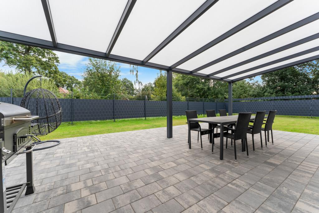 Terrasse mit Gartenblick