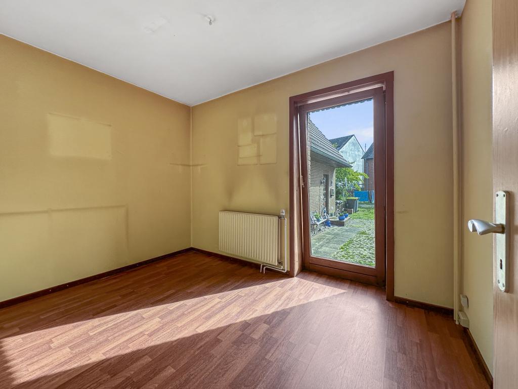 Büro mit Zugang zum Hof