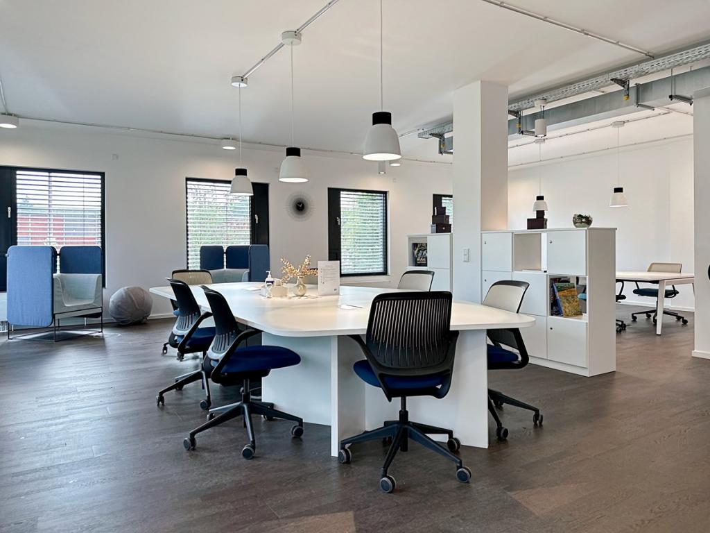 HQ Teltow_Germany_centre 5524_Business Lounge 1.jpg