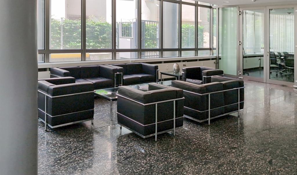 HQ_Frankfurt Alte Ope_Germany_Centre 2757_Business Lounge 1.jpg