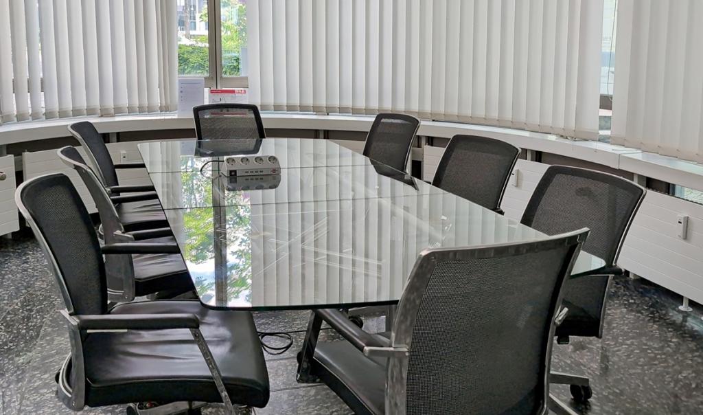 HQ_Frankfurt Alte Ope_Germany_Centre 2757_Meeting Room 1.jpg