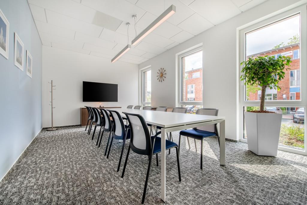 Regus 5355 Oldenburg Germany Large Meeting Room - Stau 125.jpg