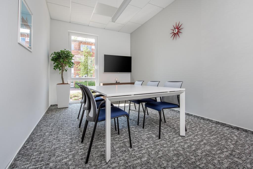 Regus 5355 Oldenburg Germany Small Meeting Room - Stau 125.jpg