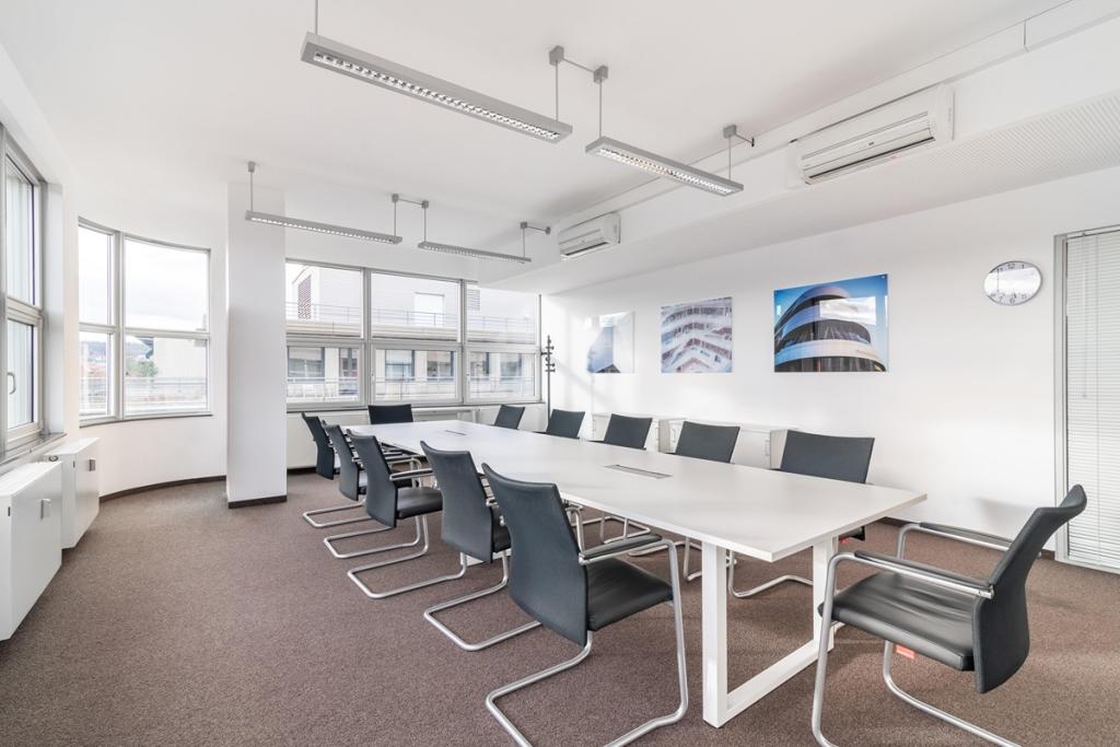 Regus Konigstrasse 10c 523 Stuttgart, Germany Large Meeting Room-min.jpg