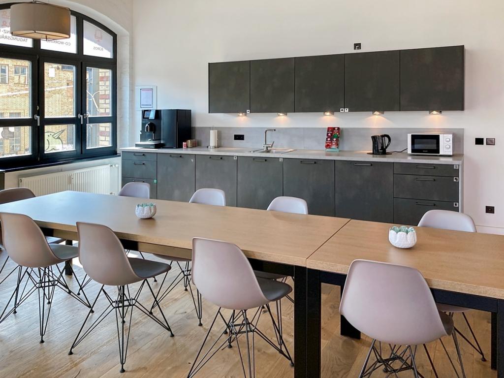 Regus_Berlin Leuchtenfabrik Club_Germany_Centre 4680_Refresh area 1.jpg