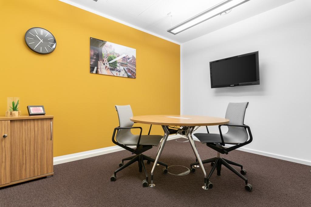 Regus_City Center ZeltnerEck_1645_Nuremberg_Germany_SmallMeetingRoom.jpg