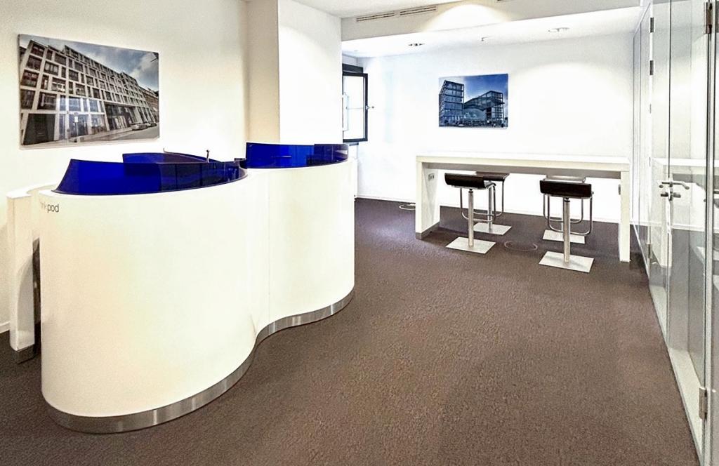 Regus_Cologne Kranhaus1_Germany_Centre 1789_Business Lounge 1.jpg