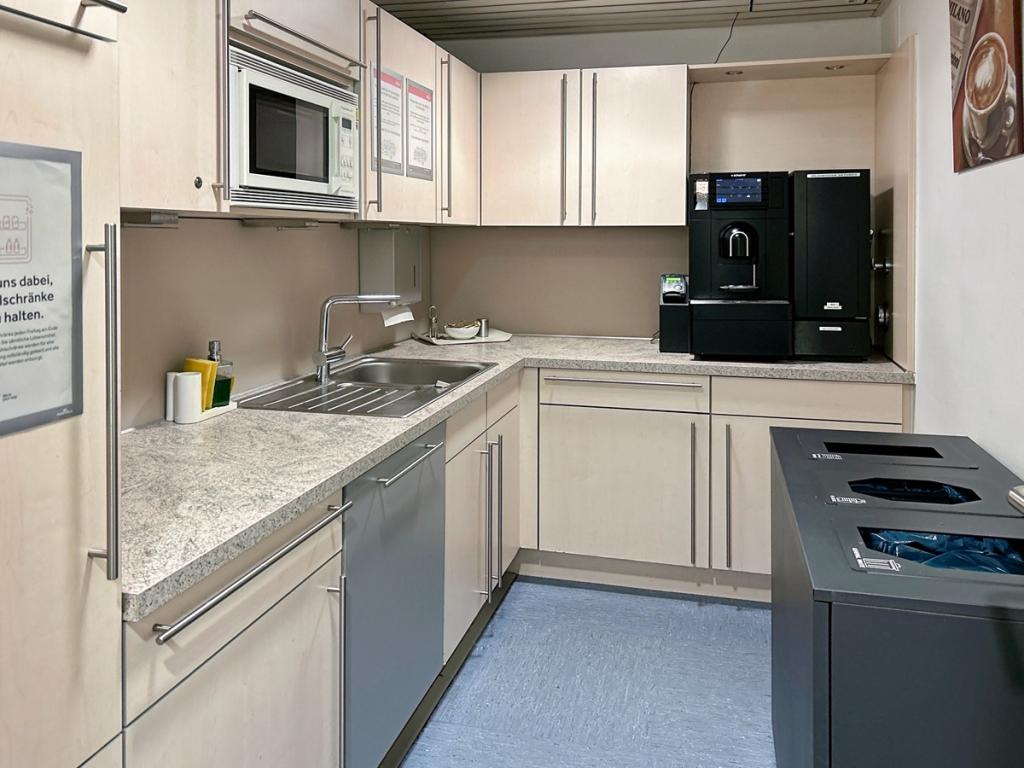 Regus_Cologne_City Neumarktgallerie_Germany_Centre 509_Refresh area 1.jpg