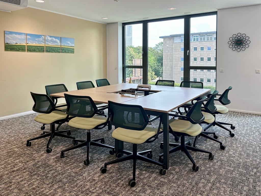 Regus_Colonius Carré_Germany_Centre 5194_Meeting Room 1_HEROLOCATIONIMAGE..jpg