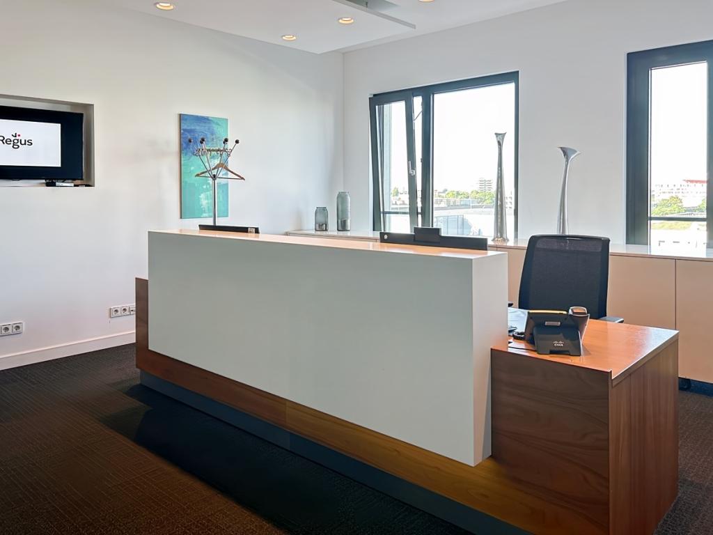Regus_Deutz Cubus_Germany_Centre 2273_Reception 1.jpg