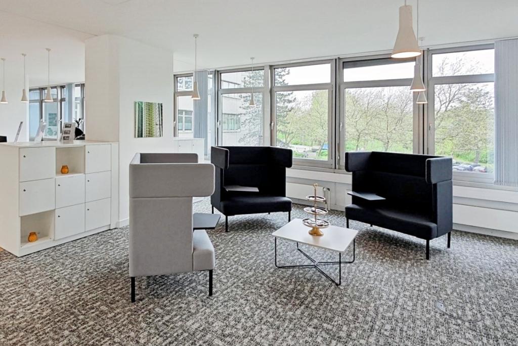 Regus_Dortmund Florianturm_Germany_Centre 5351_Business Lounge 1.jpg