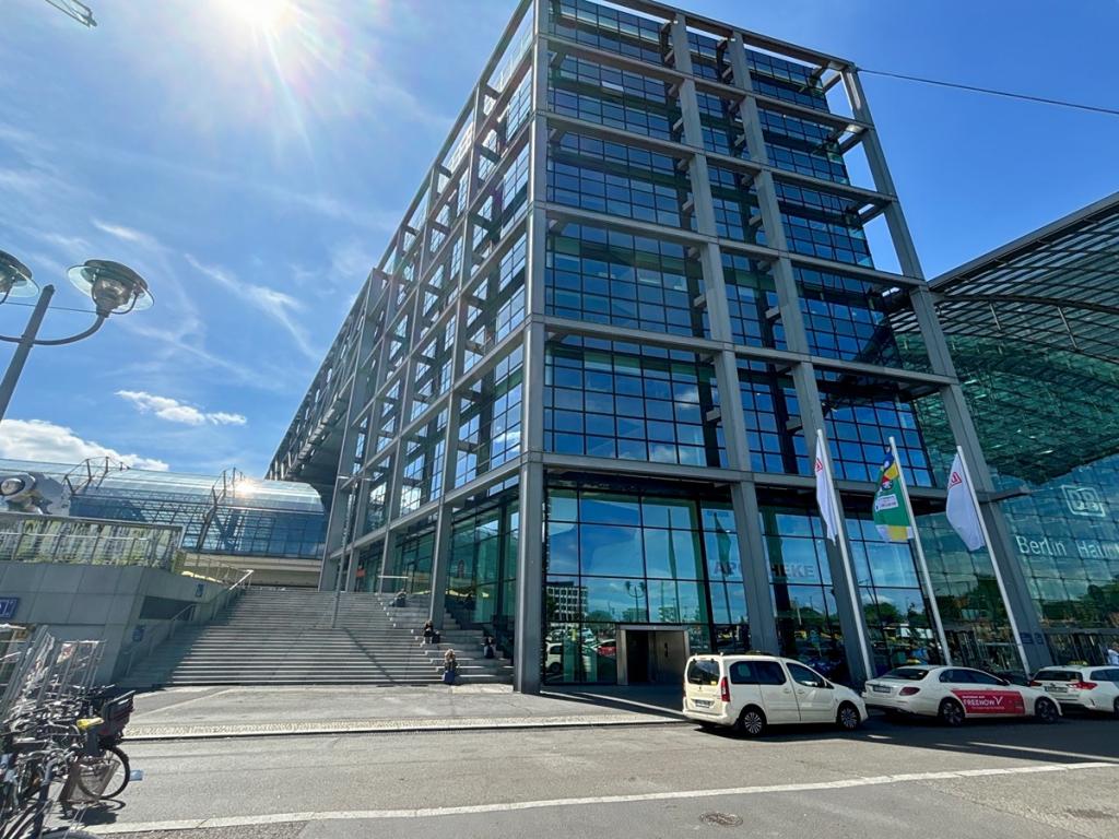 Regus_Hauptbahnhof Europaplatz_Germany_Centre 2761_Building Exterior 1.jpg