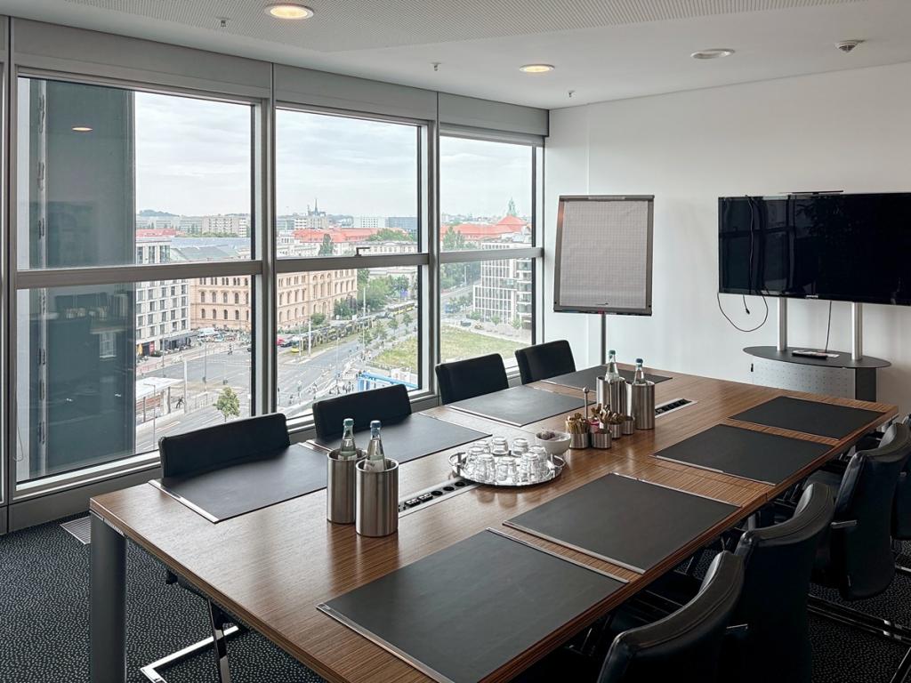 Regus_Hauptbahnhof Europaplatz_Germany_Centre 2761_Meeting Room 3_LOCATIONHEROIMAGE.jpg