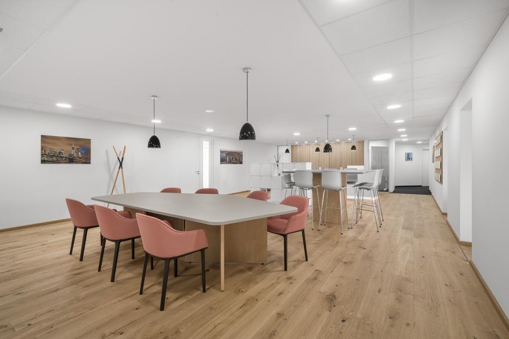 Regus_Lyoner Stern_5166_Frankfurt_Germany_BusinessLounge.jpg
