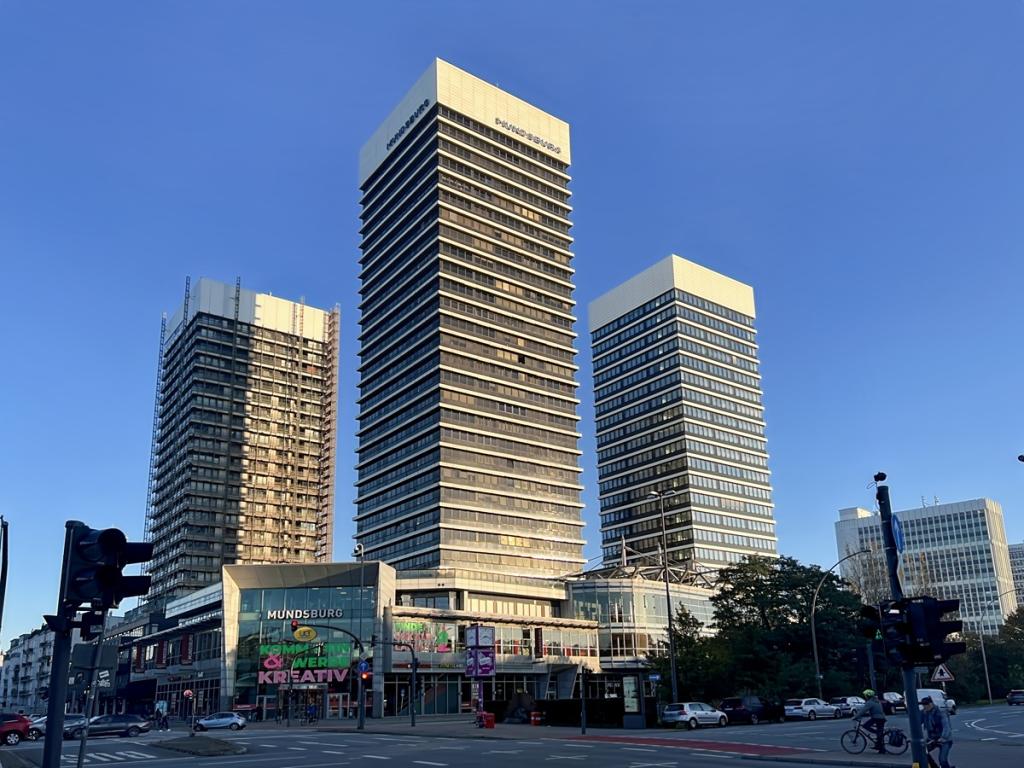 Regus_Mundsburgtower_Germany_Centre 3914_Building External 1.jpg