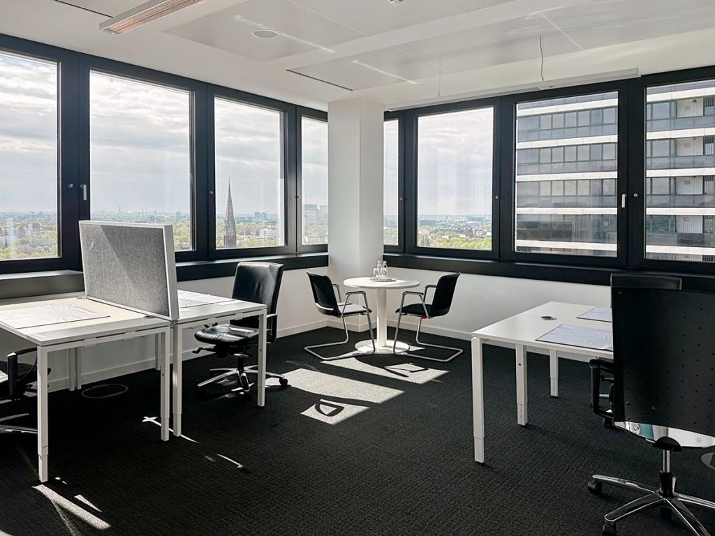 Regus_Mundsburgtower_Germany_Centre 3914_Office 1.jpg
