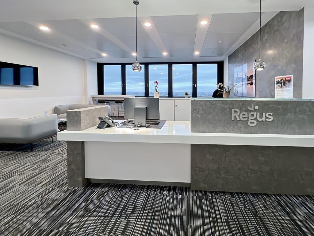 Regus_Mundsburgtower_Germany_Centre 3914_Reception 1.jpg