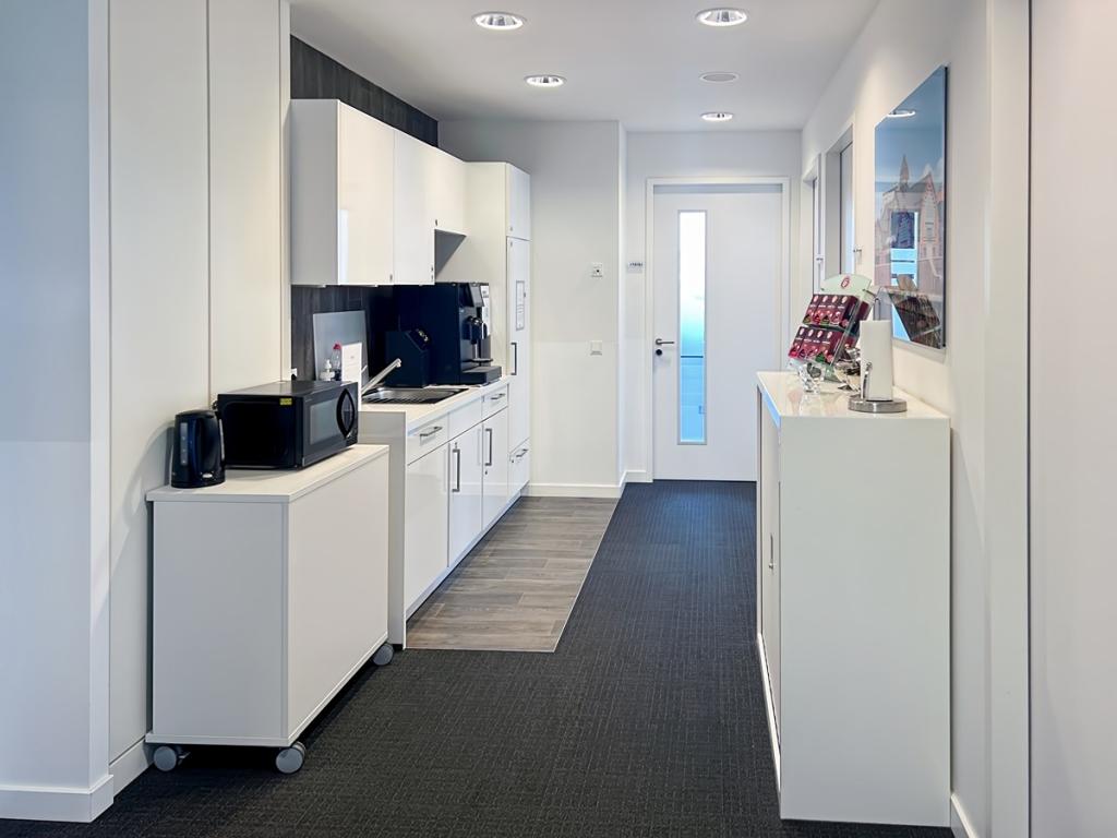Regus_Mundsburgtower_Germany_Centre 3914_Refresh Area 3.jpg