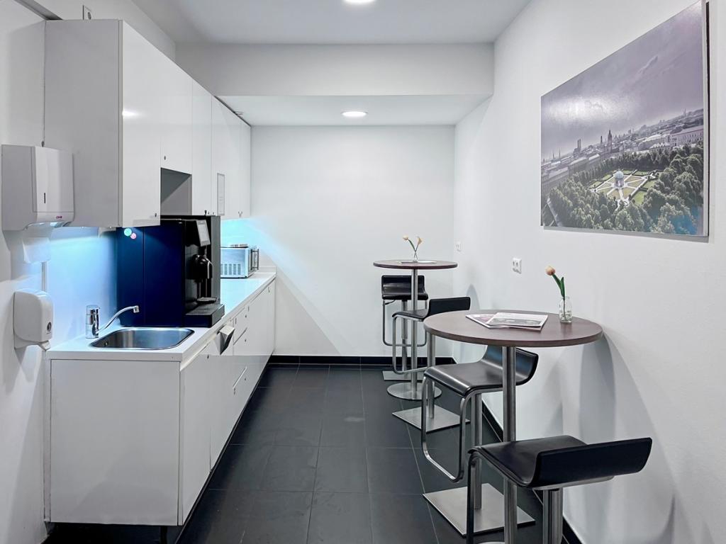 Regus_Munich Maximilianstr.35_Germany_Centre 517_Refresh Area 2.jpg
