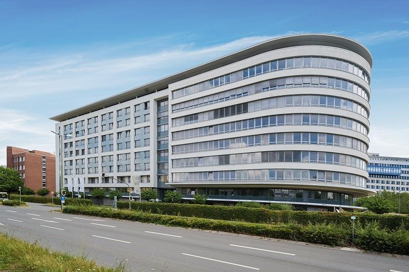 Regus_Rennbahn_5434_Neuss_Germany_Exterior_RESHOOT.jpg